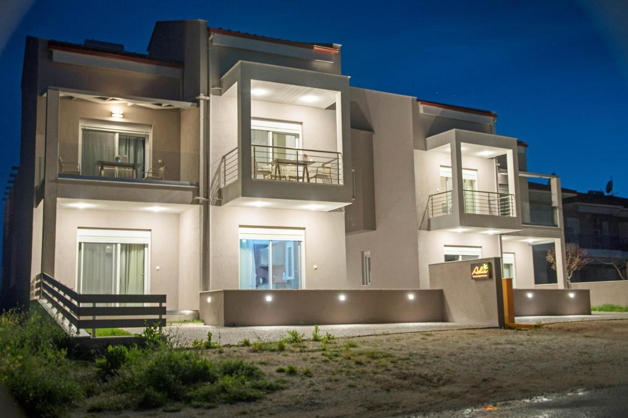 Aelia Luxury Apartments Nikíti Kültér fotó