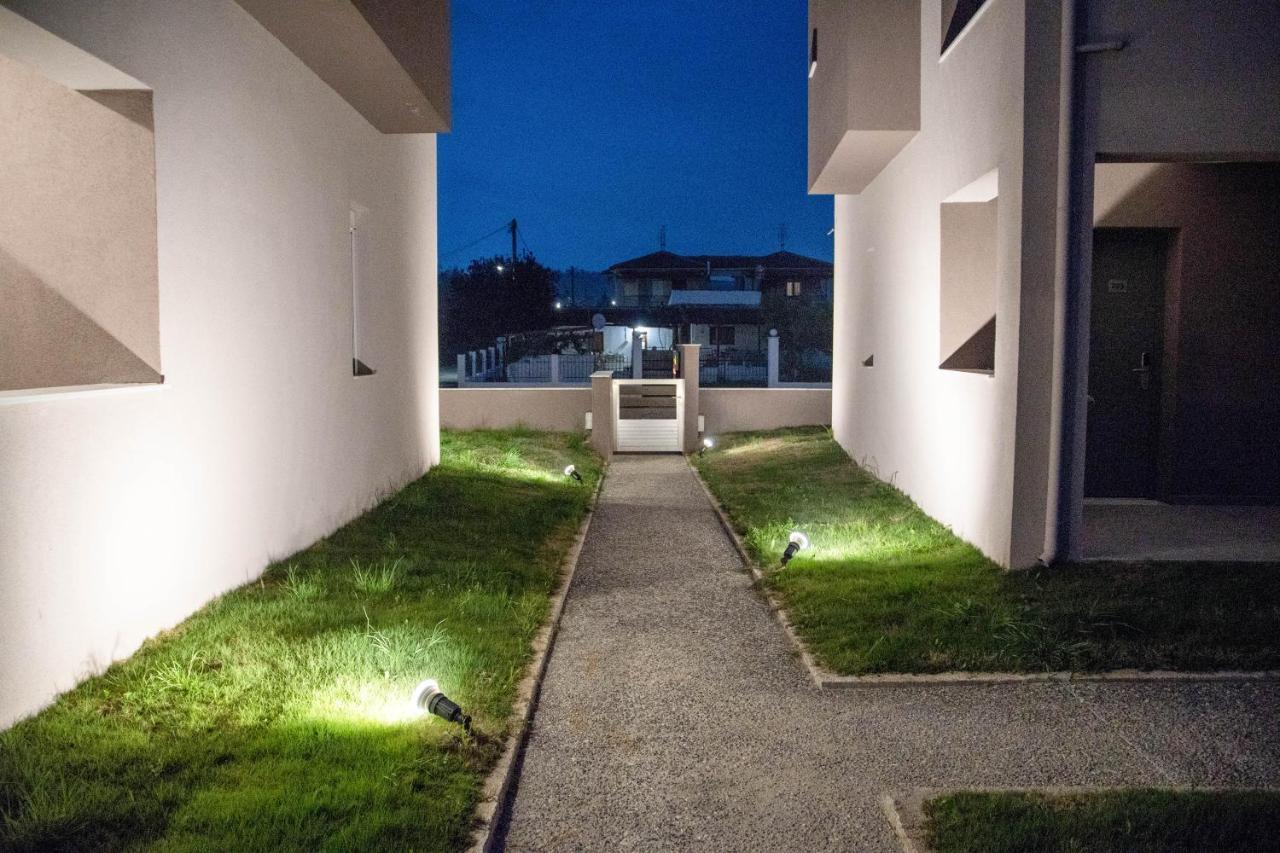 Aelia Luxury Apartments Nikíti Kültér fotó