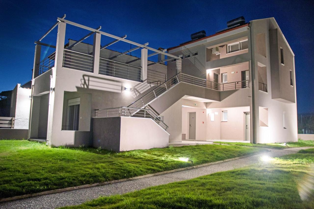 Aelia Luxury Apartments Nikíti Kültér fotó